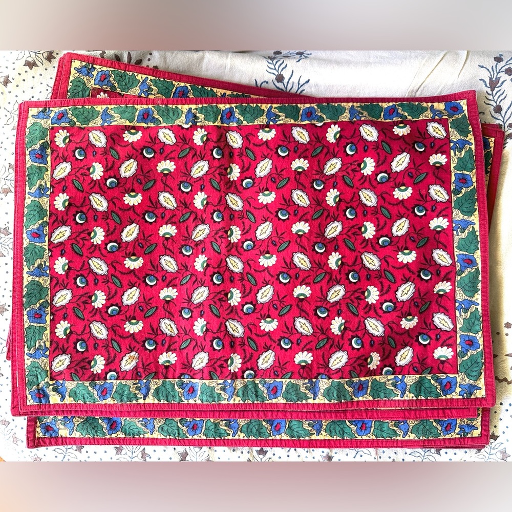 William Sonoma red print placemats set of 8 no stains noted 100% cotton 8 pcs